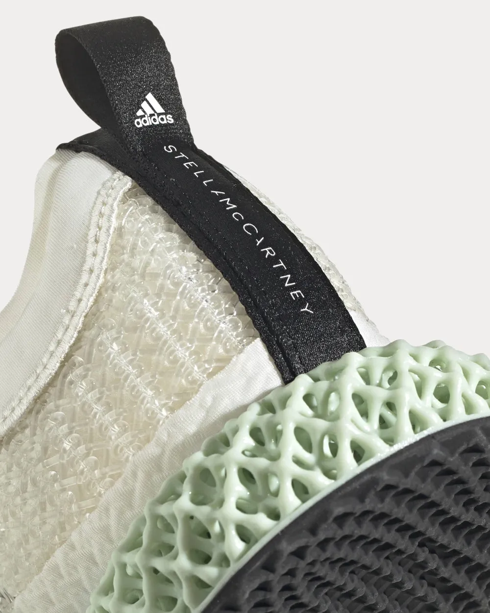 AlphaEdge 4d Off White / Off White / Core Black Running Shoes