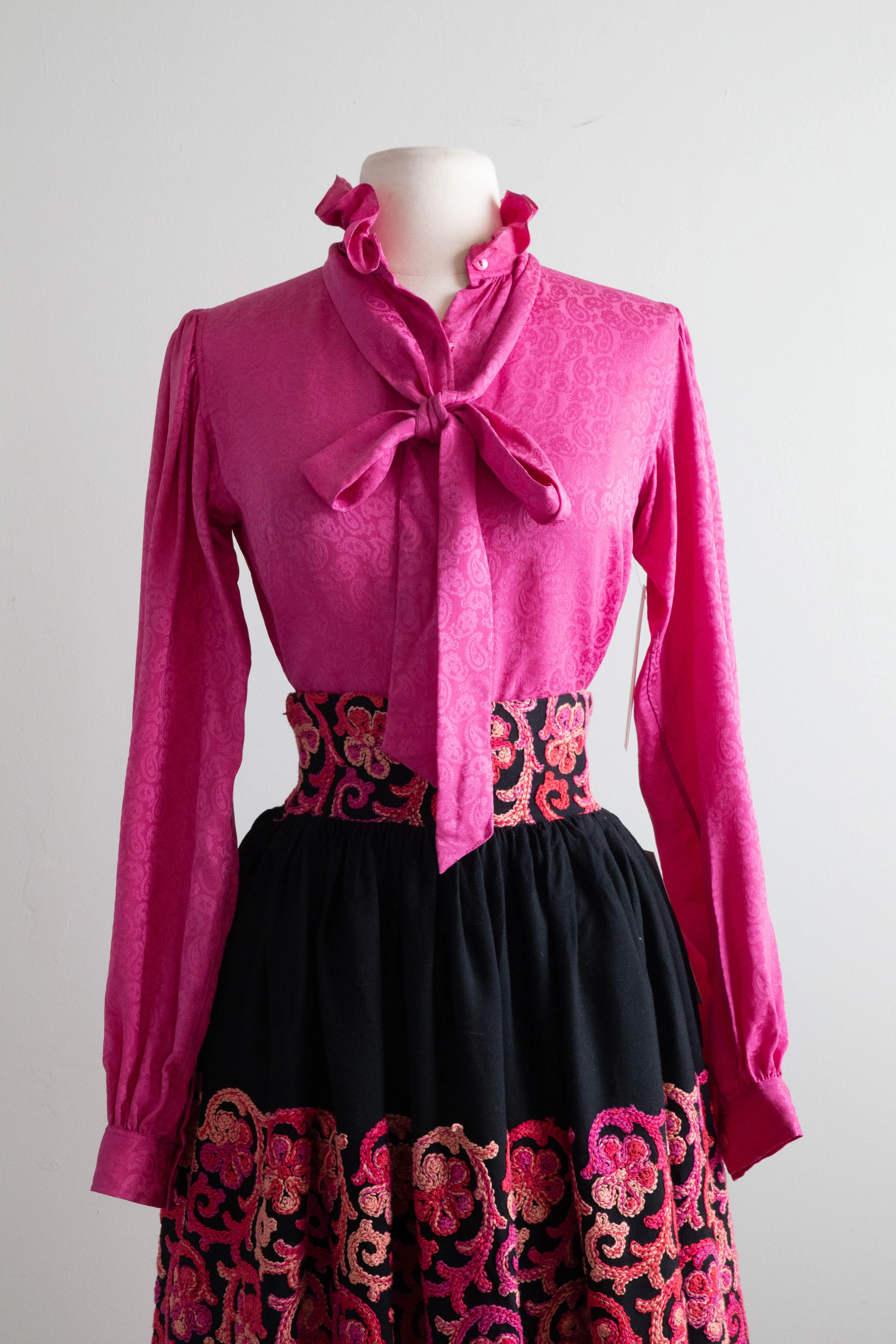 Beautiful 1960's Embroidered Bohemian Skirt With High Waist / XS