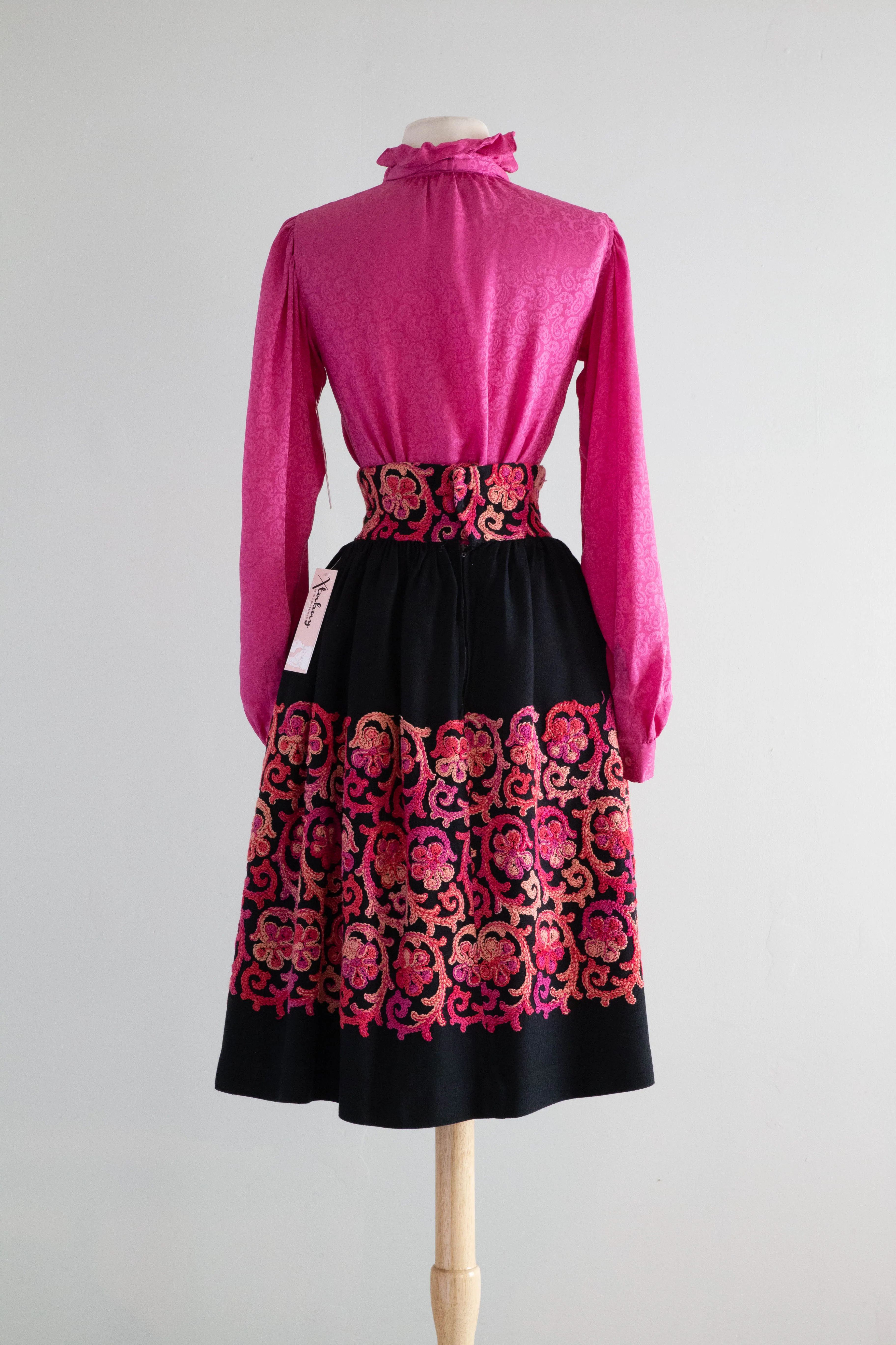 Beautiful 1960's Embroidered Bohemian Skirt With High Waist / XS