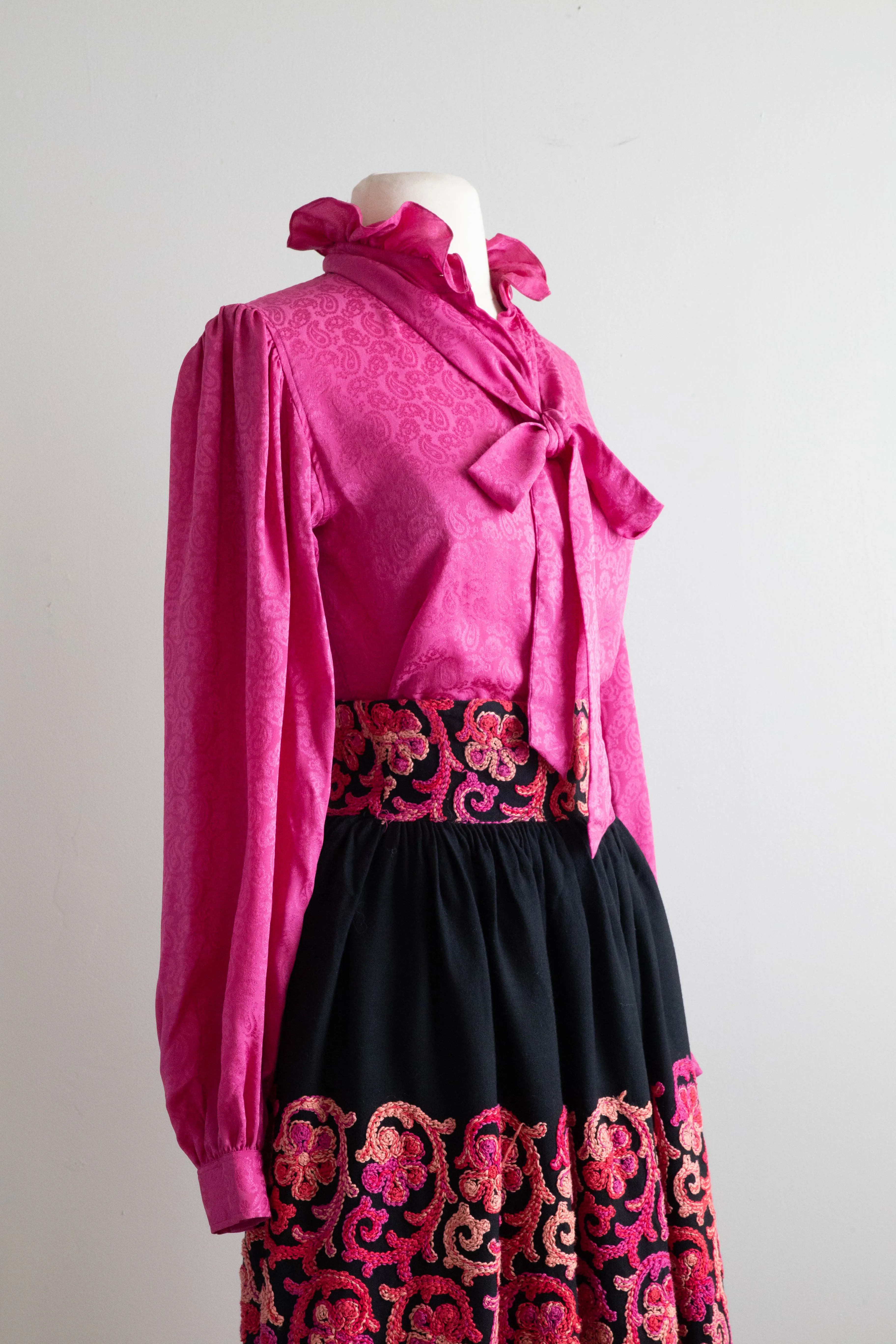 Beautiful 1960's Embroidered Bohemian Skirt With High Waist / XS